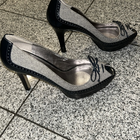 Marc Fisher navy patent leather and fabric sided open toed platform heels - Picture 6 of 7